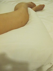 足　交差